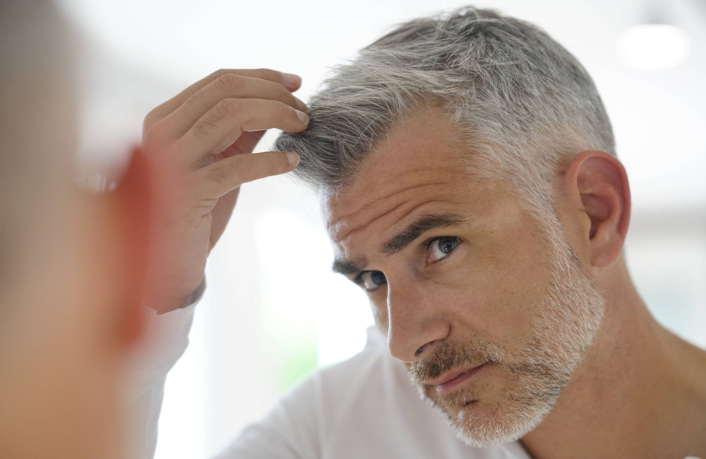 Disimular canas sin tintura